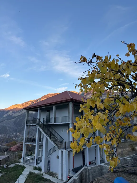 Второй этаж панорамного дома среди вершин