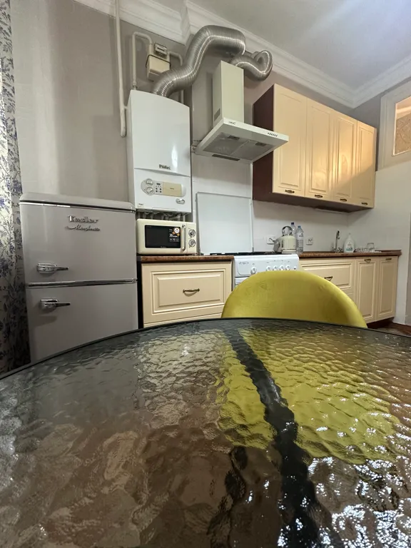 Квартира в сталинке в центре города с закрытой парковкой