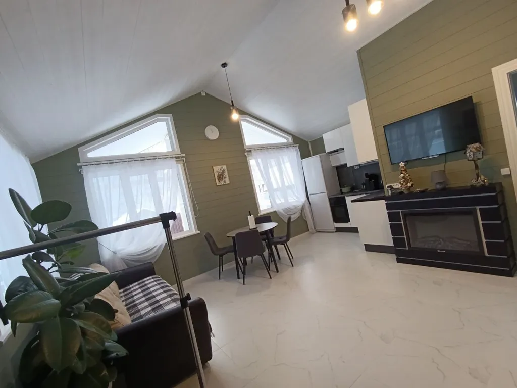 Дом в окружении леса