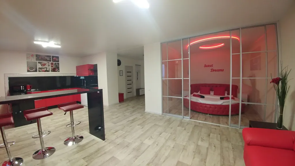 Очень необычная и просторная квартира-студия в центре