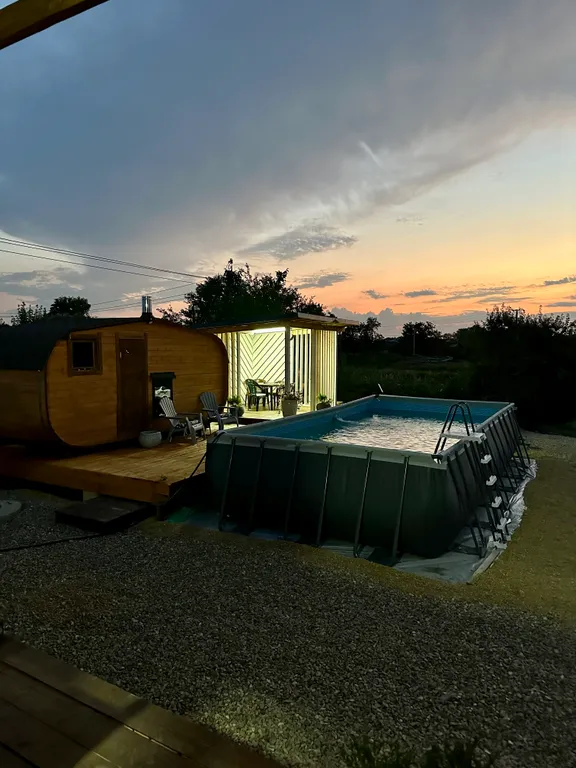 Глэмпинг у реки