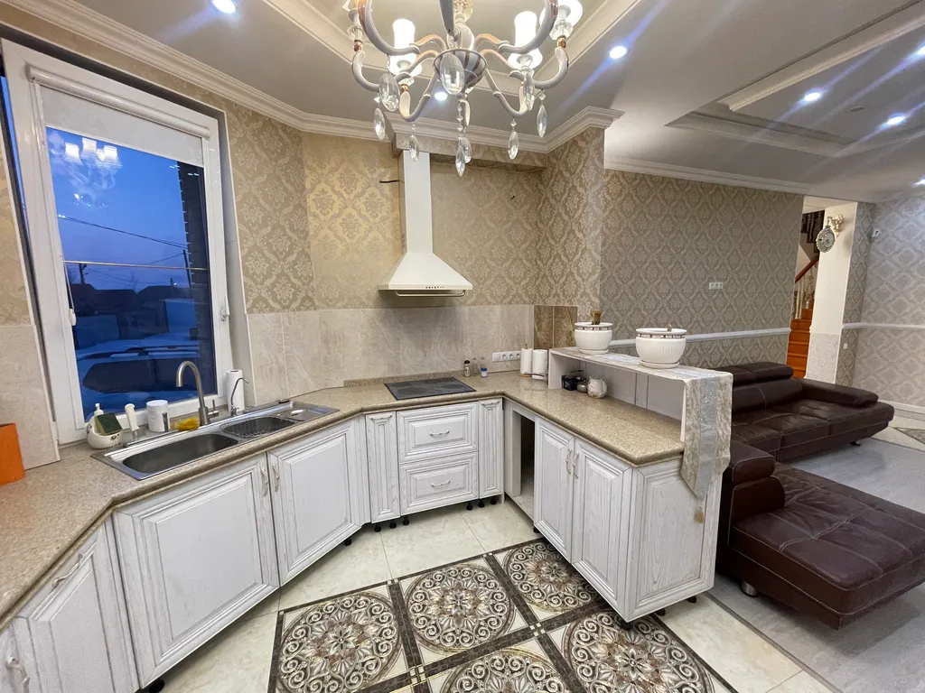 Уютный двухэтажный дом в Южно-Сахалинске в черте города