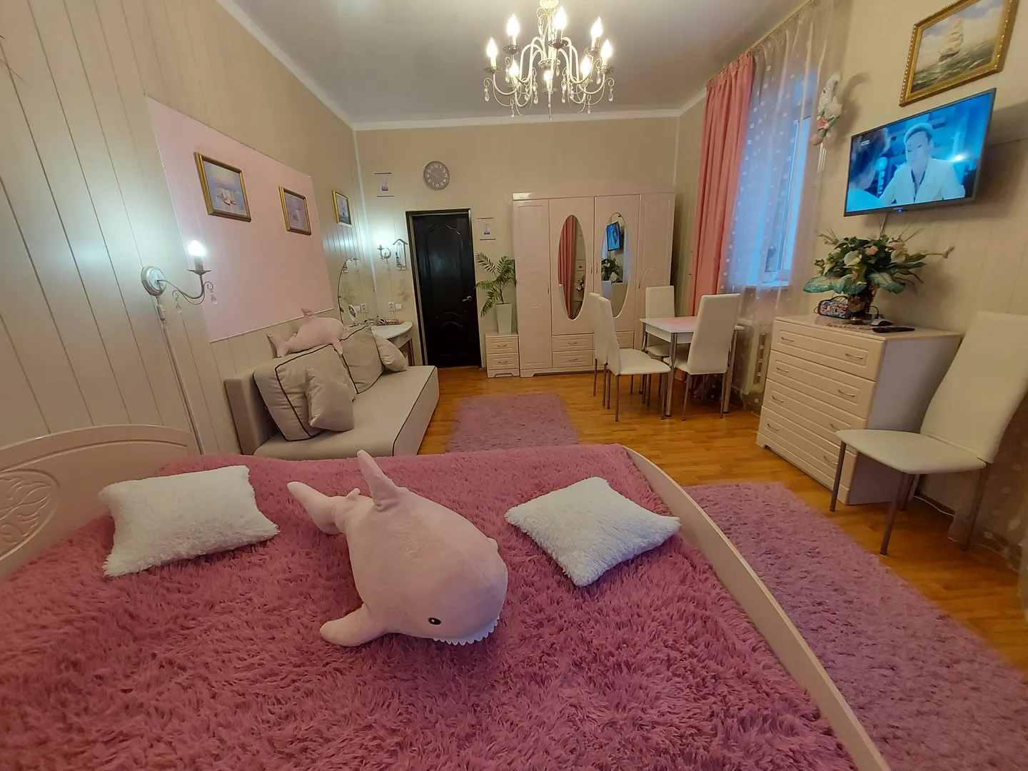 Спальня розовая