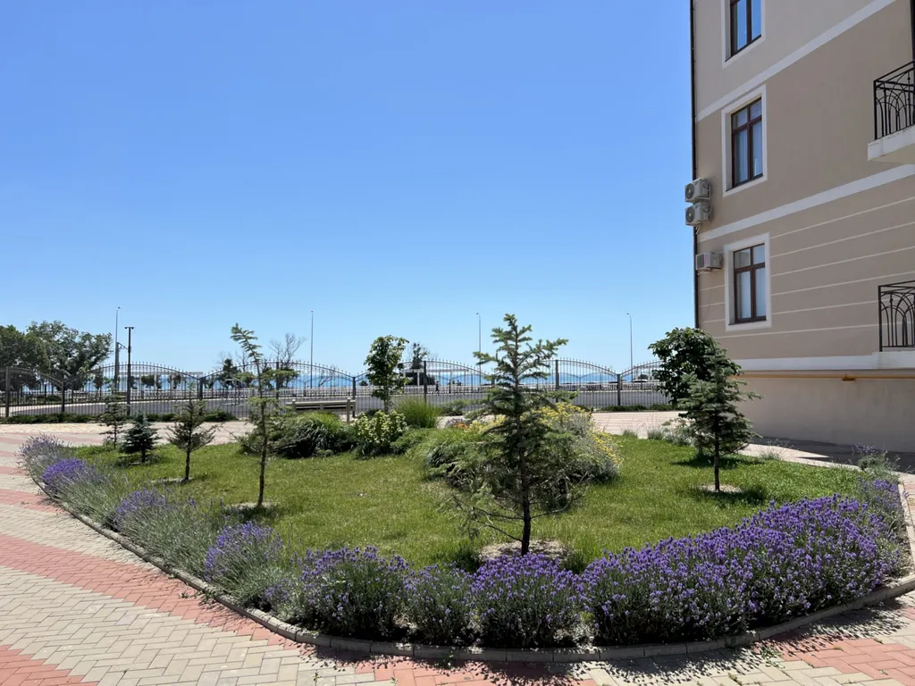 Квартира с балконом и видом на открытое море, Толстый мыс