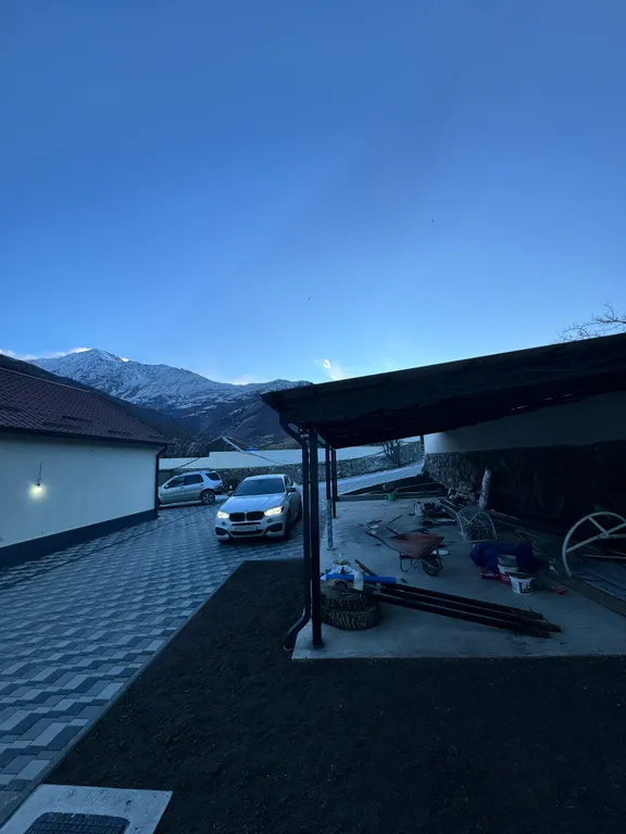 Большой загородный дом с бассейном, баней и рекой