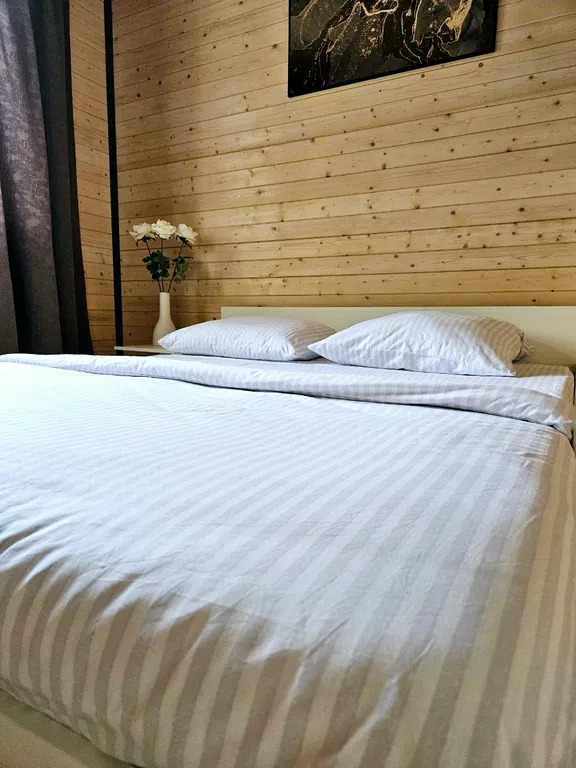 Дом с большой террасой, банным чаном и баней на дровах в окружении леса