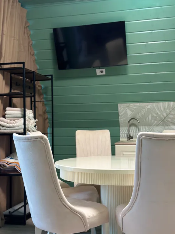 А-фрейм с видом на горы и лес