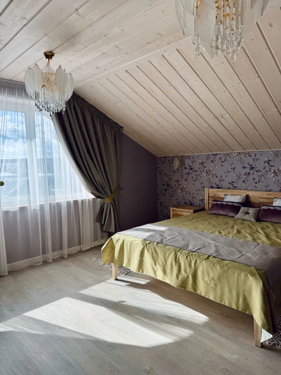 Дом рядом с озером