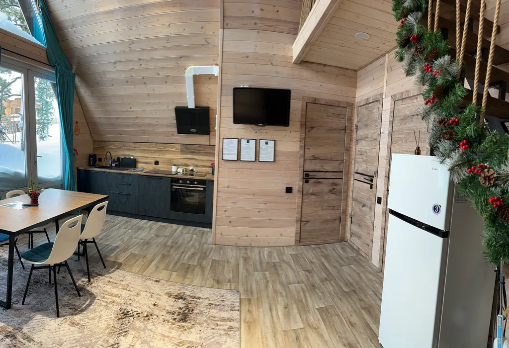 Уютный дом с красивым видом на зелёную гору