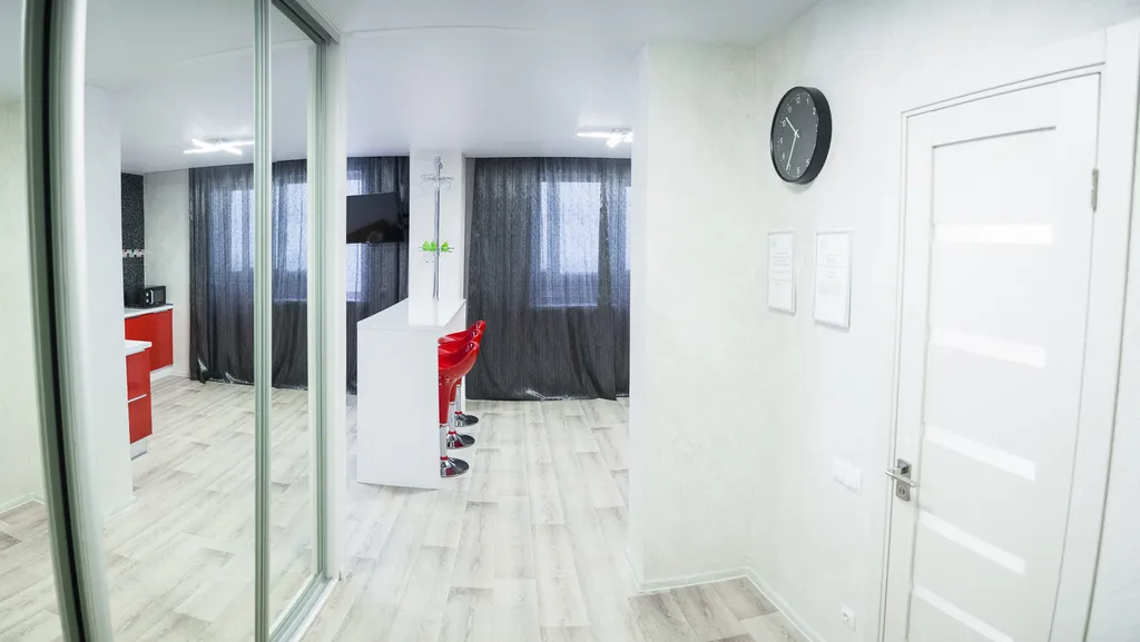 Новая, уютная студия с необычным дизайнерским ремонтом