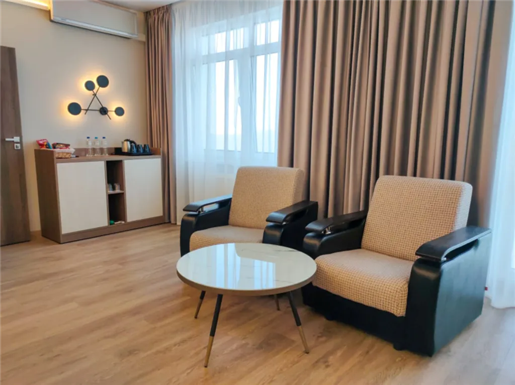 Люкс двухкомнатный с прямым видом на море и балконом (Корп.В)