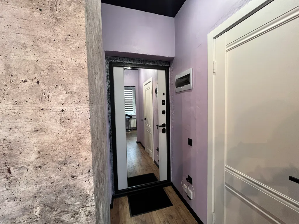 Стильная квартира с пилоном