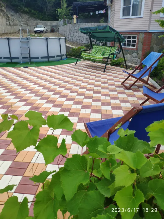 Коттеджи с бассейном