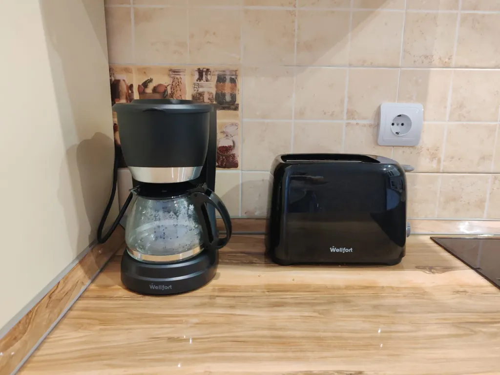 Евротрешка возле ТЦ Кит