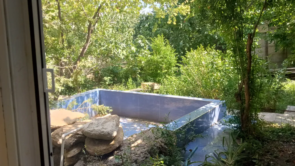 Квартира в доме с райским садом под смотровой площадкой и близ моря