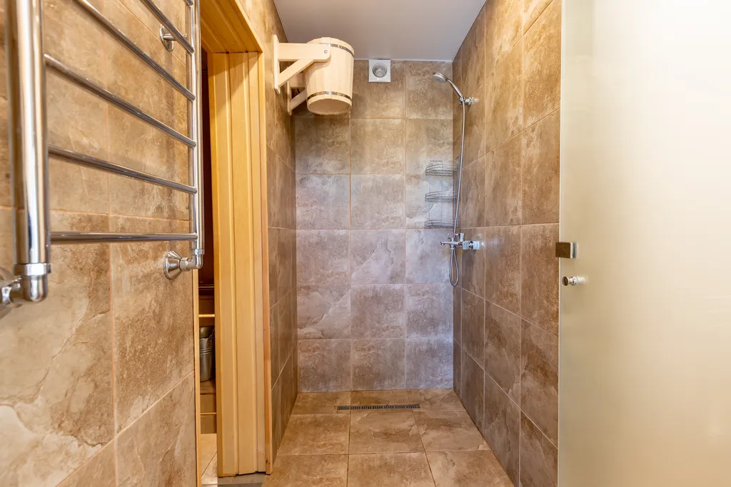 Уютный дом возле леса