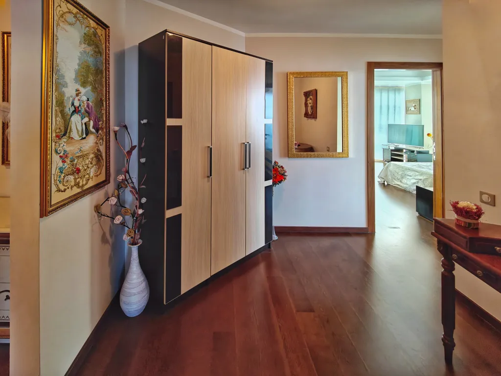 Шикарная видовая квартира в Золотой Бухте