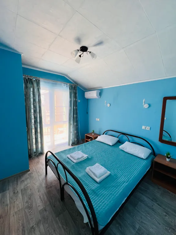 Квартира Семейный четырехместный 2-х комнатный номер с балконом — аренда посуточно в Геленджик