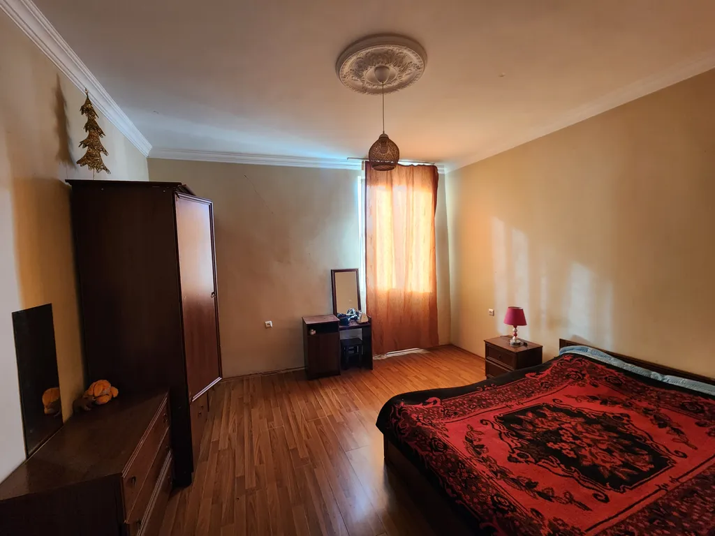 Второй этаж частного дома с балконом