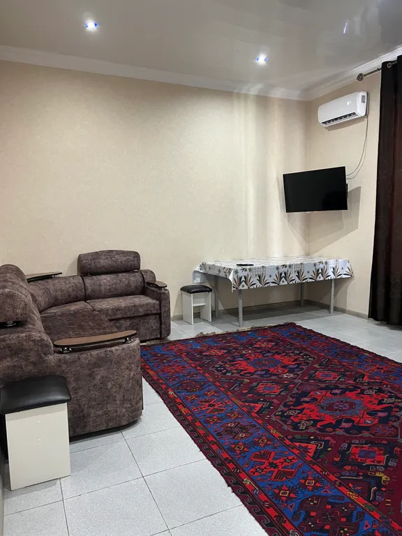 Домик чуть дальше набережной