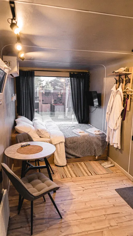 Коттедж Отдых для двоих в домике в лесу — Новая