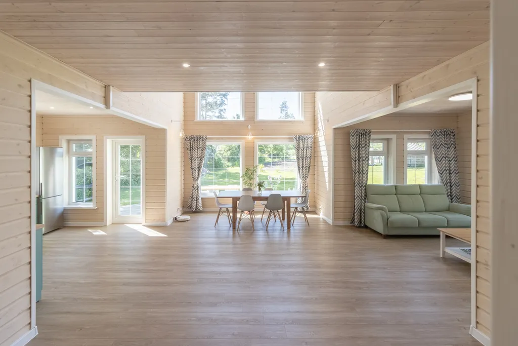 Коттедж Дом с бассейном в Карелии — Деревянное