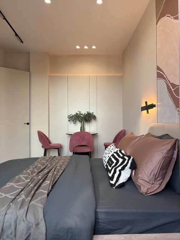 Абсолютно новая квартира в центре на набережной