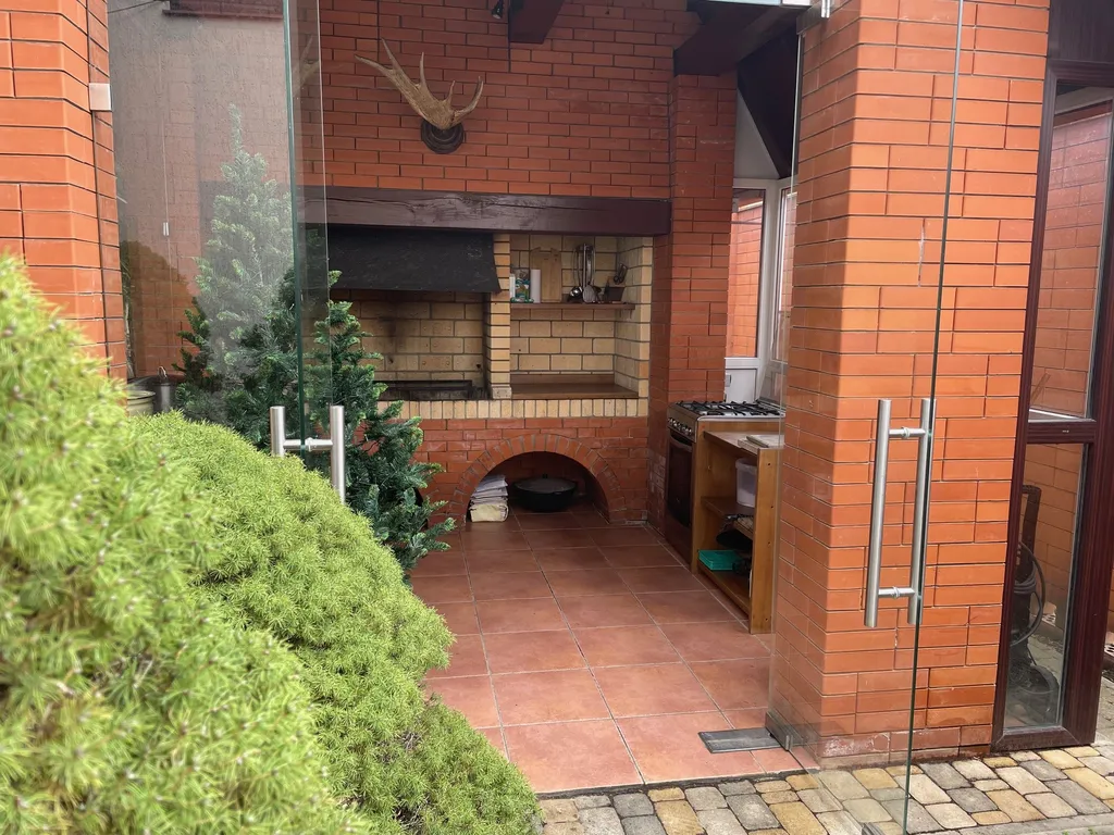 Красивый дом с баней и бассейном