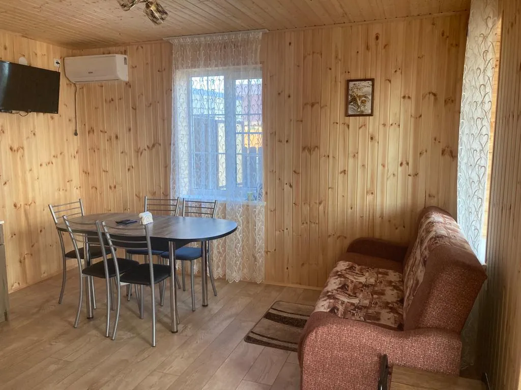 Коттедж с бассейном Азовочка