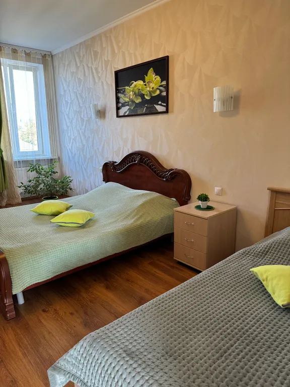 Большая 3-комнатная квартира в самом центре на площади