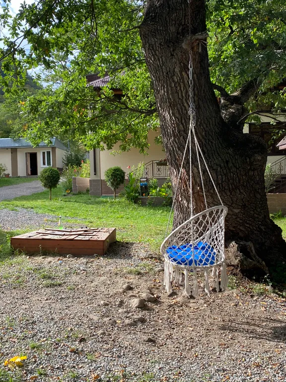 Большой дом у реки в горах с баней и чаном