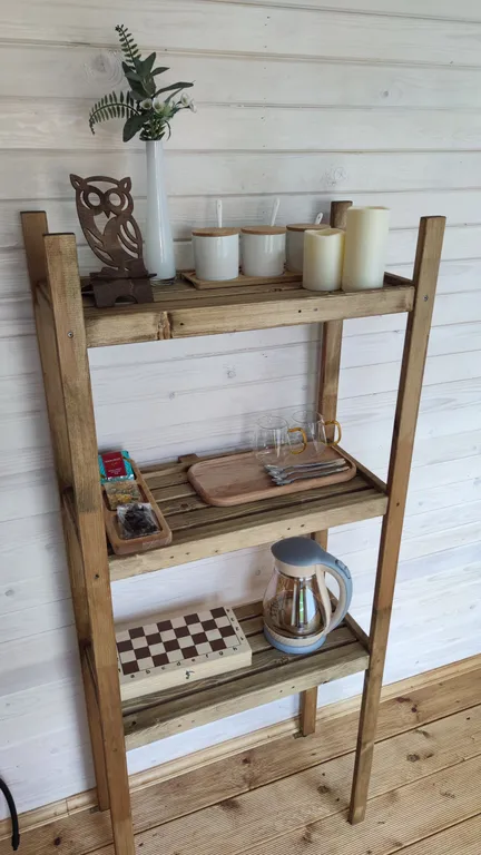 Треугольный домик у леса