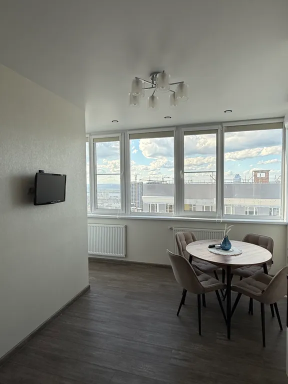 Уютная новая квартира с дизайнерским ремонт с видом на город