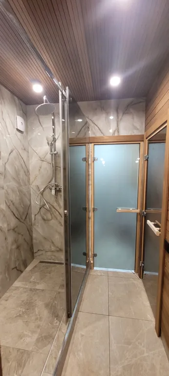 Уютный дом с банным домиком рядом с лесом