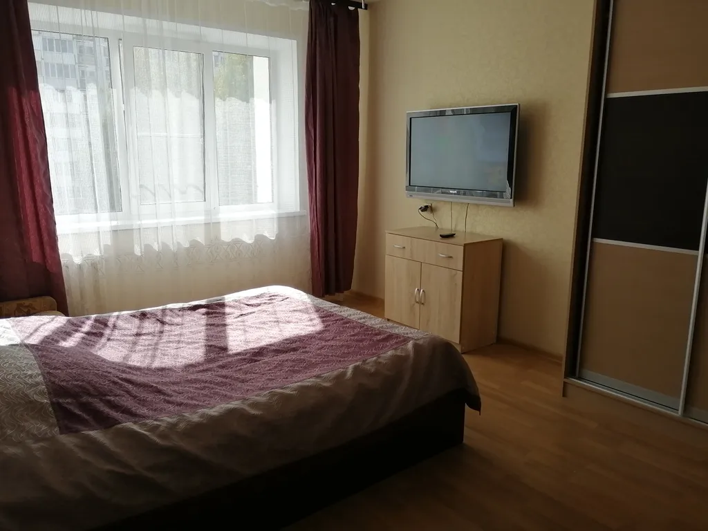 Просторная квартира напротив ТЦ Евролэнд — аренда посуточно в Иваново