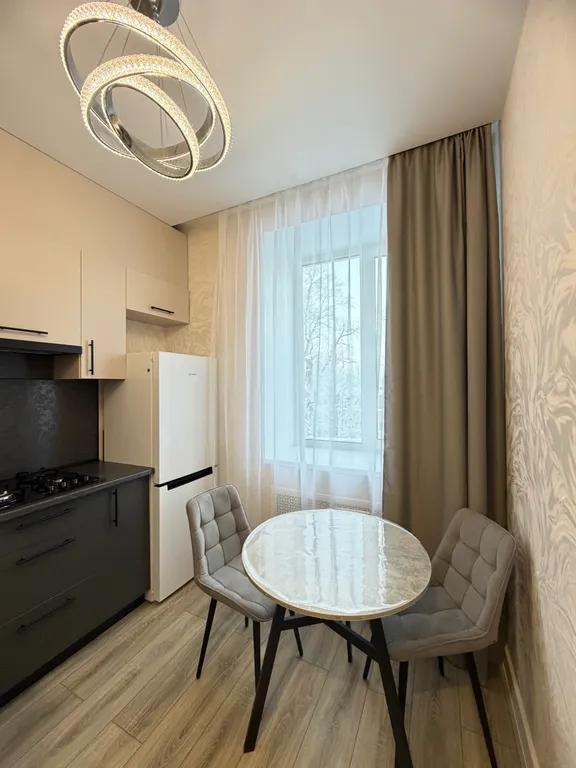 Светлая и чистая квартира с современным ремонтом.