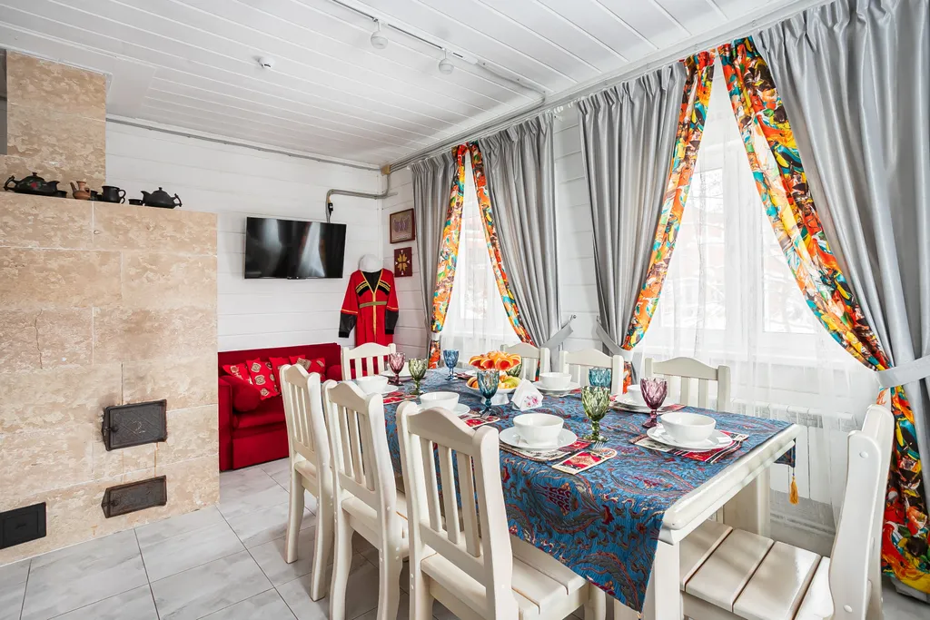 Коттедж Дом Ереван с балконом и открытой верандой в Кикино на Веле — Кикино