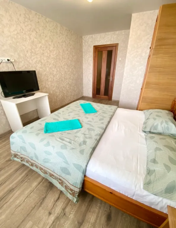 Двухместный номер с двухспальной кроватью возле метро Немига