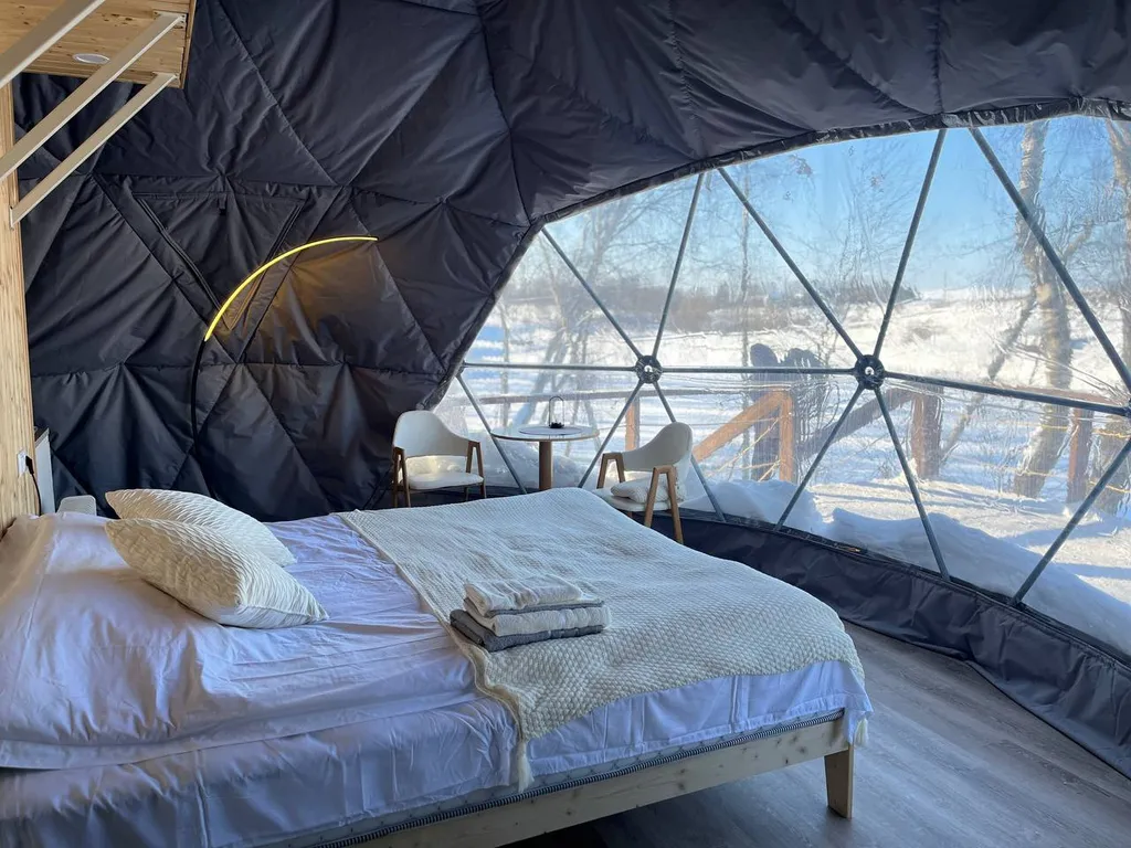 Дом-Сфера на озере