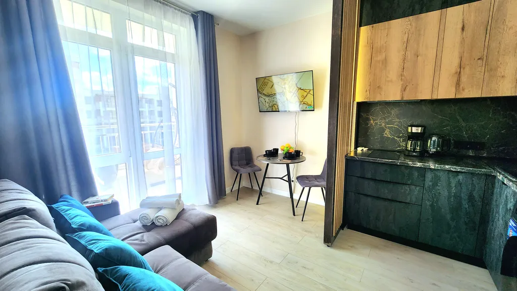 Шикарная студия с видом на бассейн