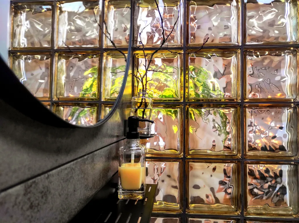 Уютный дом с беседкой у реки в тихом месте