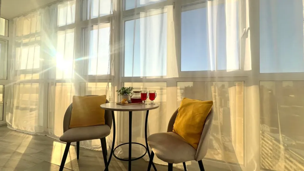 Солнечная студия Апельсин с красивым видом на Амур