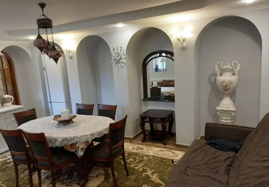 Домик с беседкой