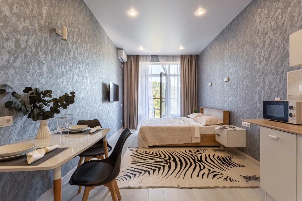 Студия с балконом и видом на горы