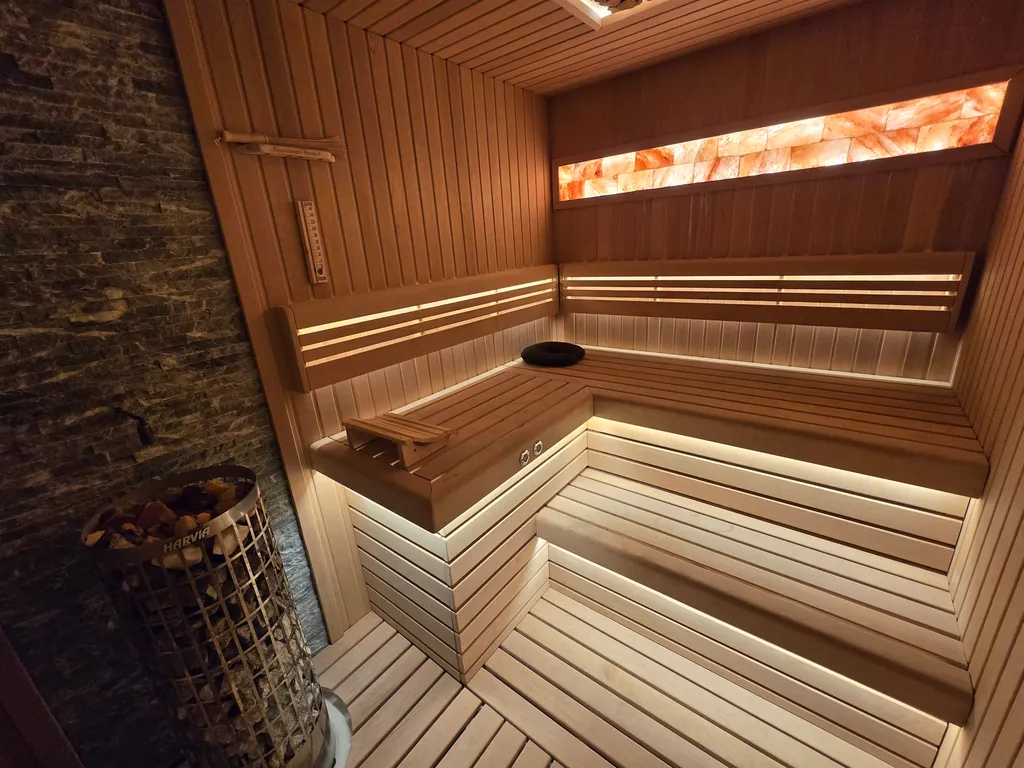 Дом у пруда