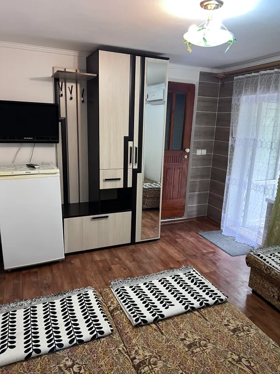 Квартира Квартира Трехместный номер на первом этаже — Феодосия