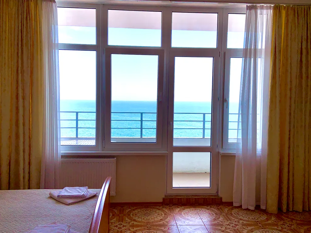 Квартира с видом и шумом моря