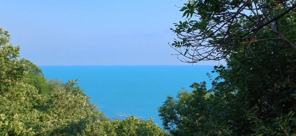 Квартира Комната с верандой в доме Остановка Море с видом на море и лес — аренда посуточно в Джубга