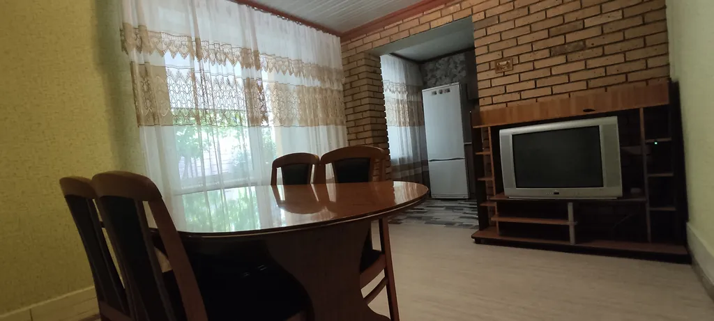 Дом с отдельным входом и двором