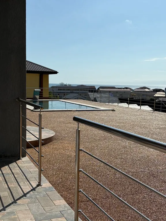 Комфортный номер с видом на море и выходом к бассейну